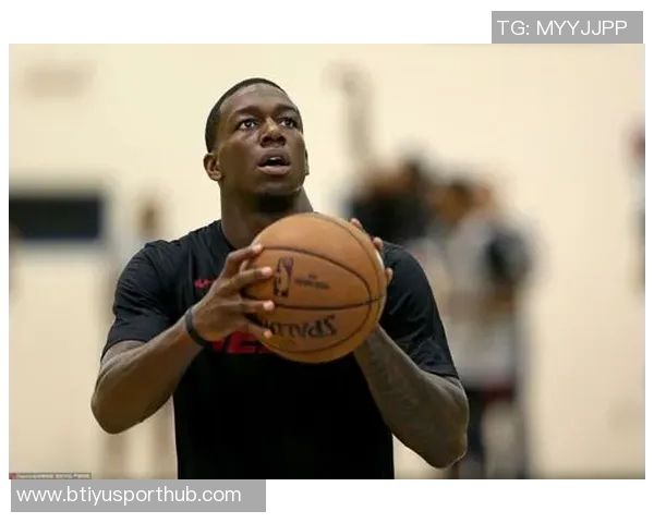 阿德巴约首节表现抢眼7投4中斩获10分4篮板1助攻助力球队开局良好