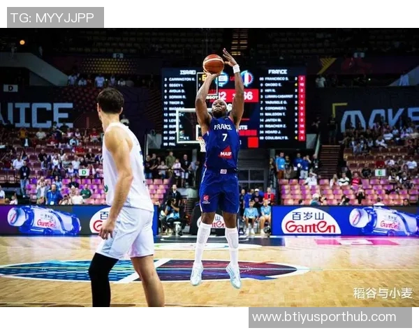 特纳状态低迷12投仅中3三分球表现惨淡仅得14分7篮板2助攻